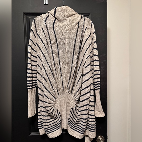 Oversized BCBG cardigan - Picture 2 of 4